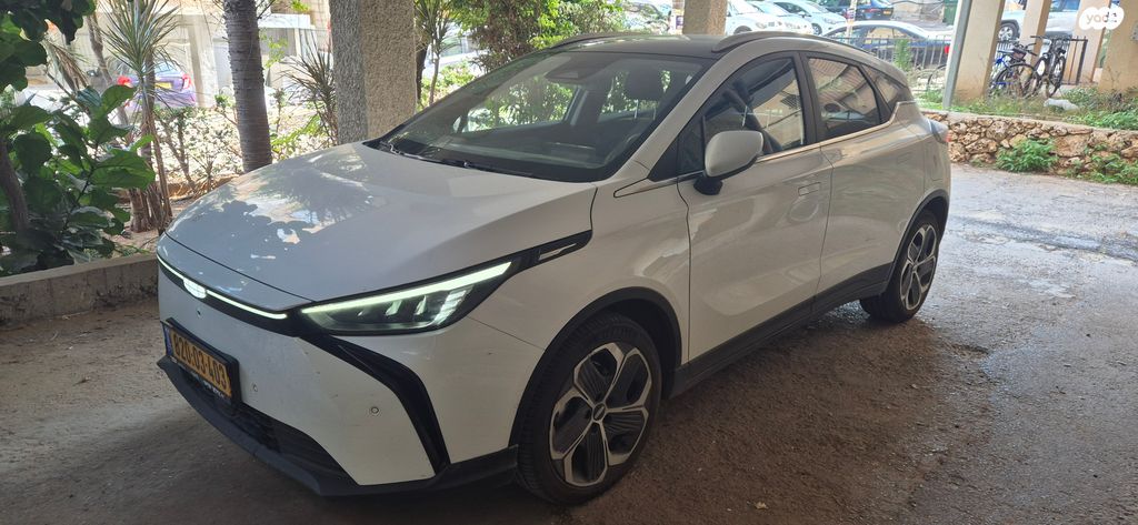 מודעת רכב ג׳ילי Geometry C