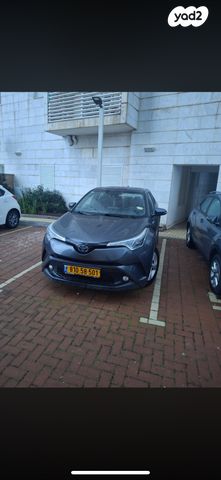 מודעת רכב טויוטה C-HR