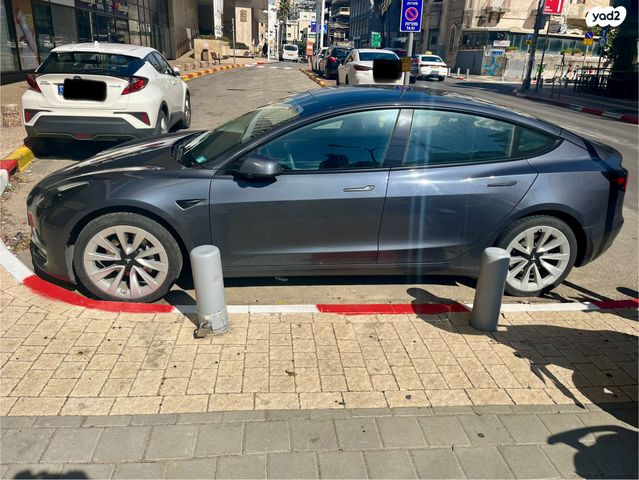 מודעת רכב טסלה מודל 3