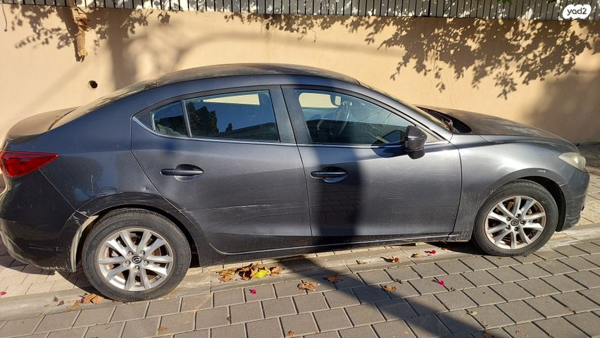 מודעת רכב מאזדה 3