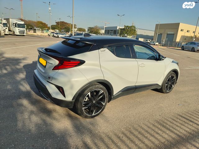 מודעת רכב טויוטה C-HR