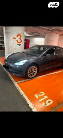 טסלה מודל 3
