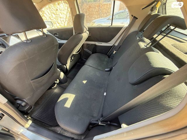 טויוטה יאריס