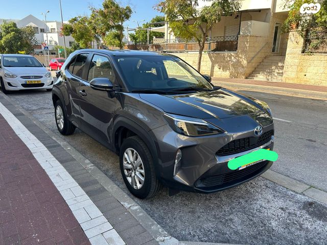 מודעת רכב טויוטה יאריס קרוס