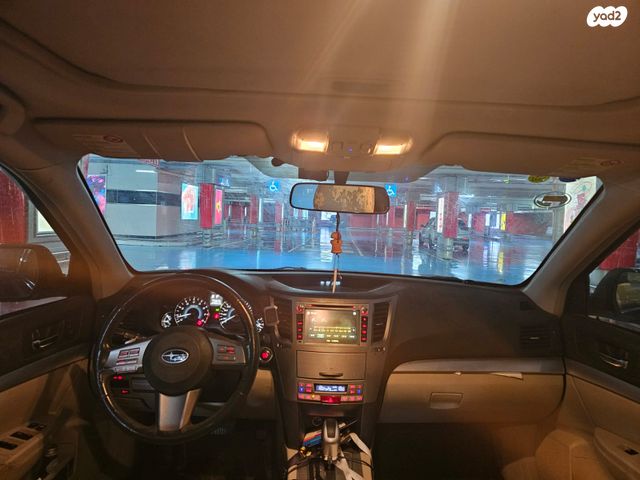 סובארו B4/לגאסי