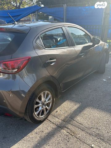 מודעת רכב מאזדה 2