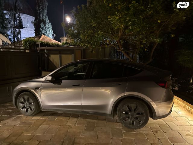 מודעת רכב טסלה מודל Y