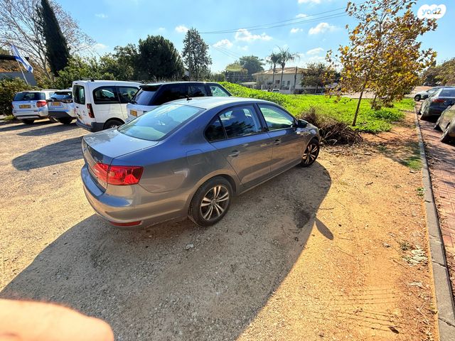 מודעת רכב פולקסווגן ג'טה 