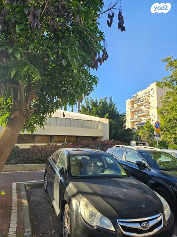 סובארו B4/לגאסי