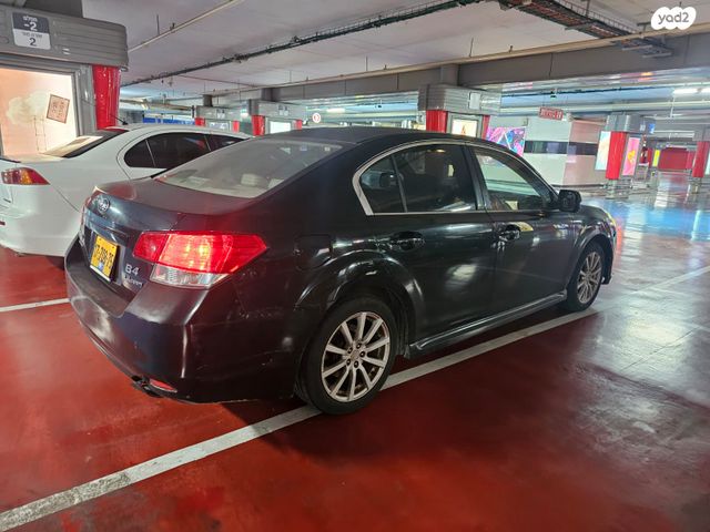 סובארו B4/לגאסי