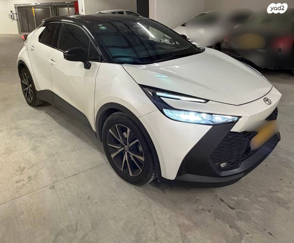 מודעת רכב טויוטה C-HR