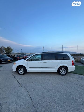 מודעת רכב קרייזלר גראנד וויאג'ר