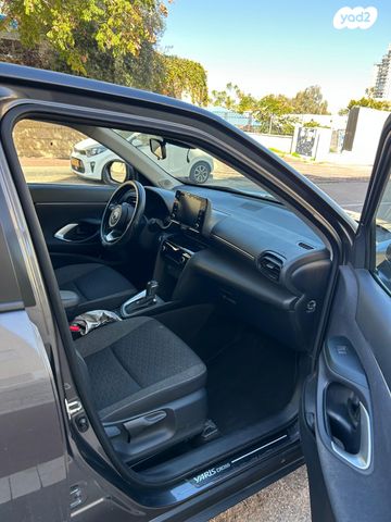 טויוטה יאריס קרוס