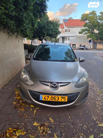 מודעת רכב מאזדה 2