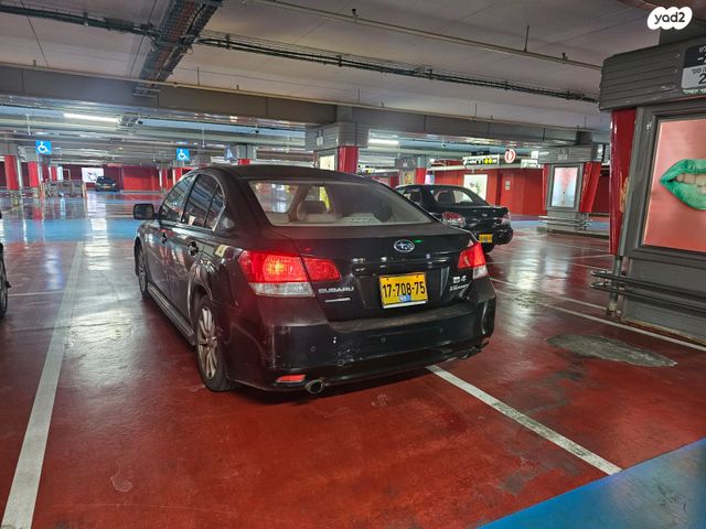 סובארו B4/לגאסי