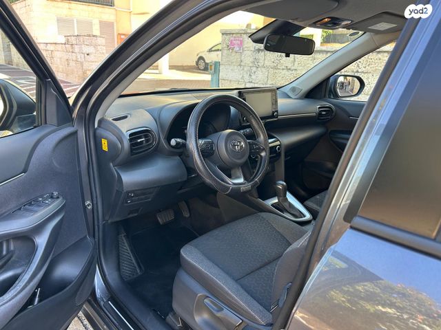 טויוטה יאריס קרוס