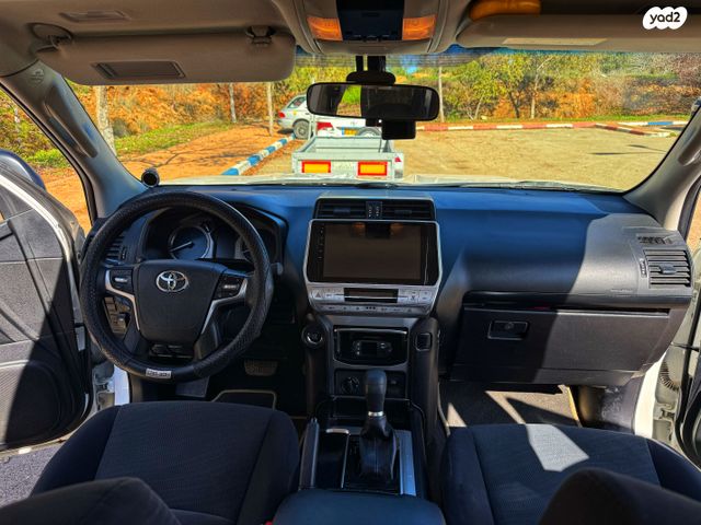 טויוטה לנד קרוזר