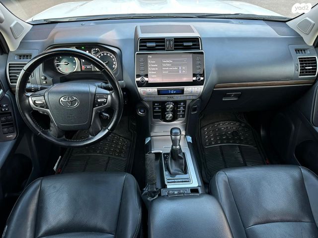 טויוטה לנד קרוזר