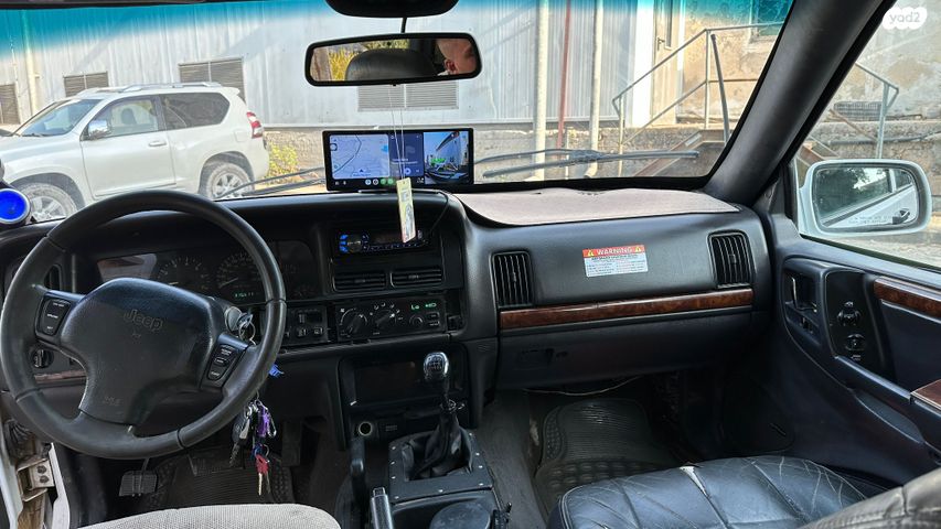 מודעת רכב ג'יפ גרנד צ'ירוקי