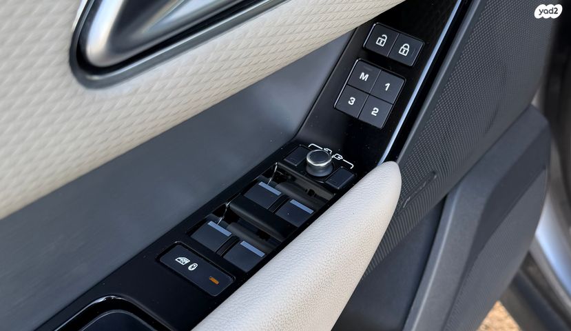 לנד רובר ריינג' רובר ולאר