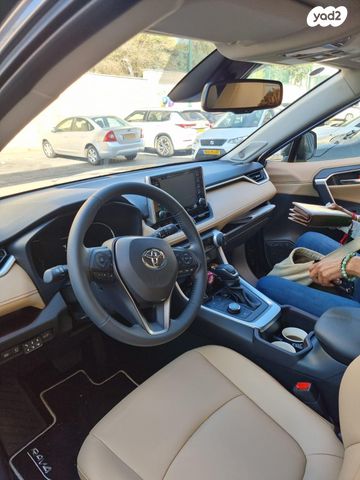 טויוטה RAV4