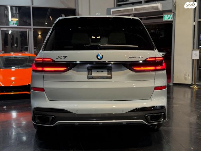 ב מ וו X7