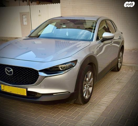 מודעת רכב מאזדה CX-30
