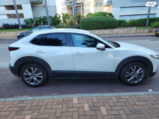 מודעת רכב מאזדה CX-30