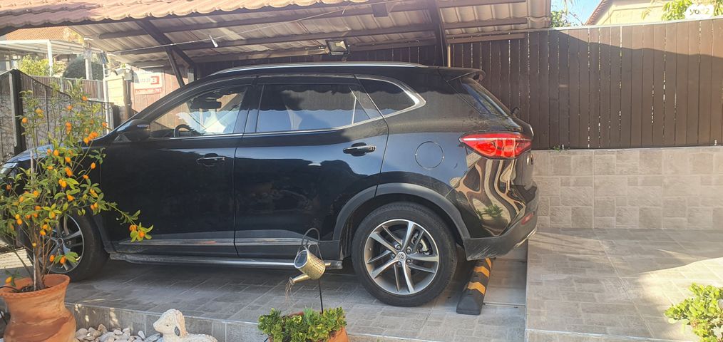 מודעת רכב אם ג'י EHS PHEV