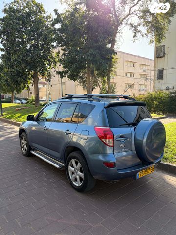 טויוטה RAV4