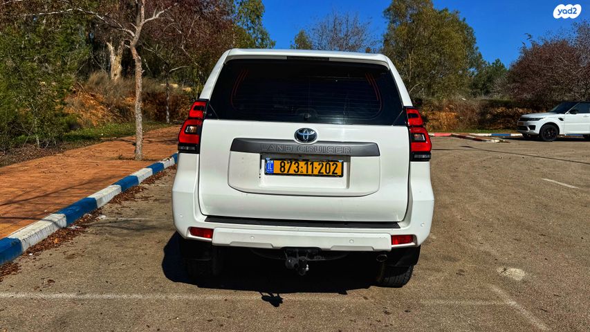 טויוטה לנד קרוזר