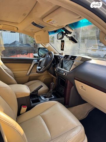 טויוטה לנד קרוזר