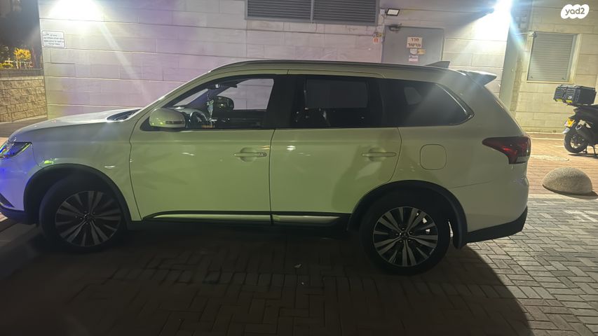 מיצובישי אאוטלנדר