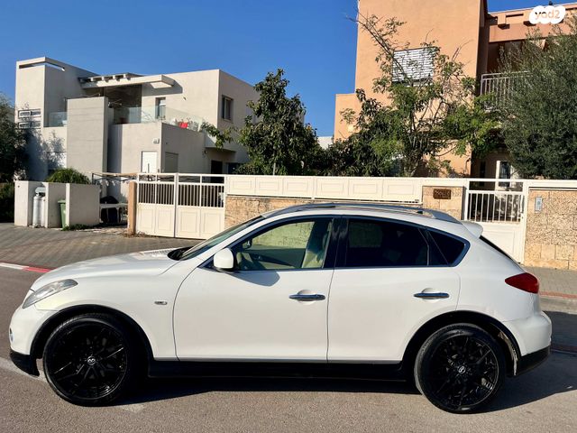 אינפיניטי EX37