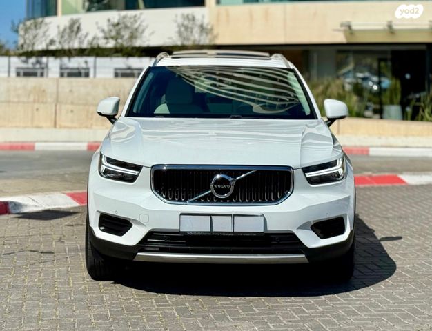 וולוו XC40