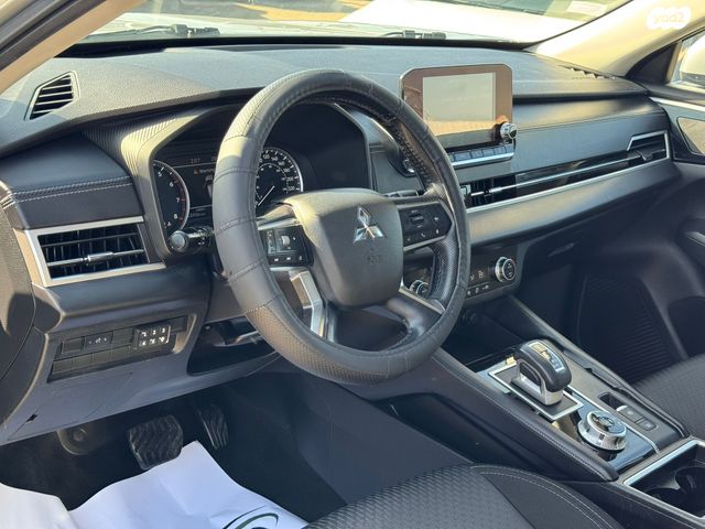 מיצובישי אאוטלנדר