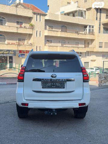 טויוטה לנד קרוזר