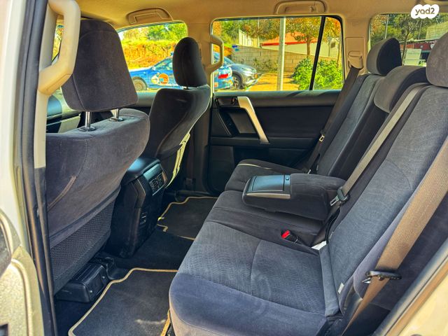 טויוטה לנד קרוזר