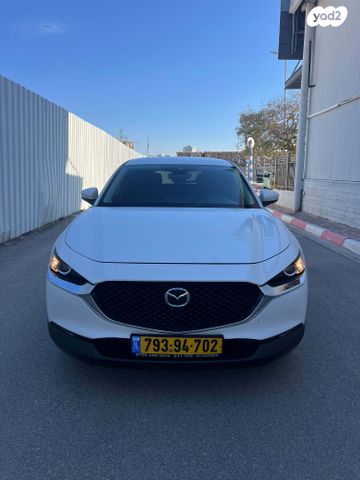 מודעת רכב מאזדה CX-30
