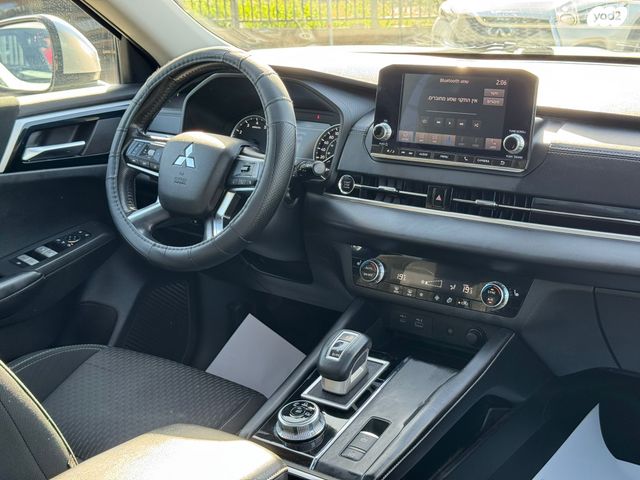 מיצובישי אאוטלנדר