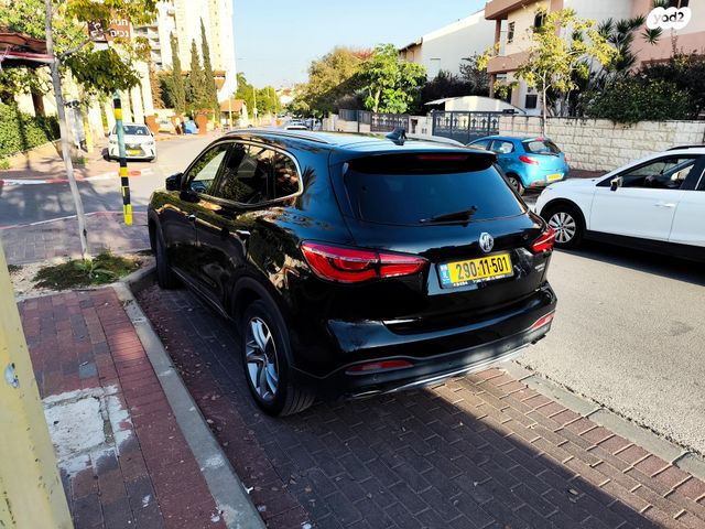 מודעת רכב אם ג'י EHS PHEV