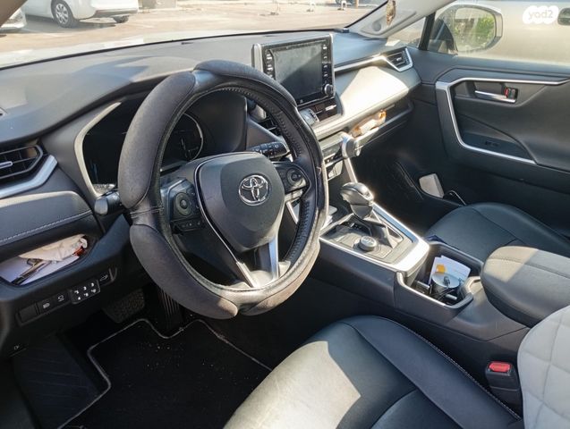 טויוטה RAV4