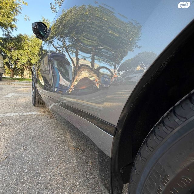 לנד רובר ריינג' רובר ולאר