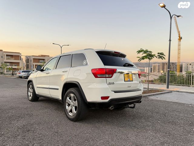 מודעת רכב ג'יפ גרנד צ'ירוקי