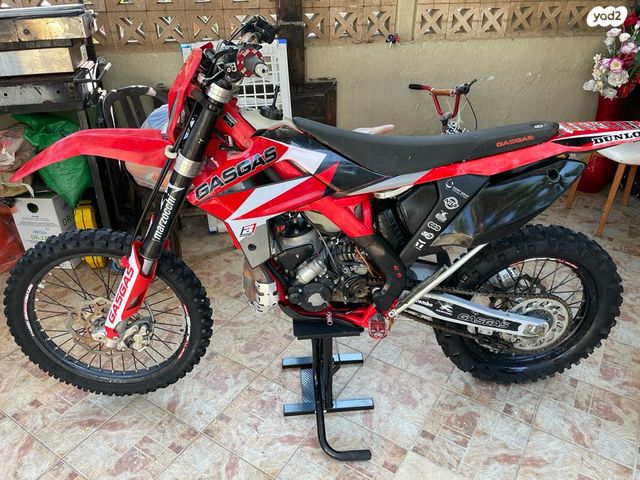 מודעת רכב גאס-גאס EC300