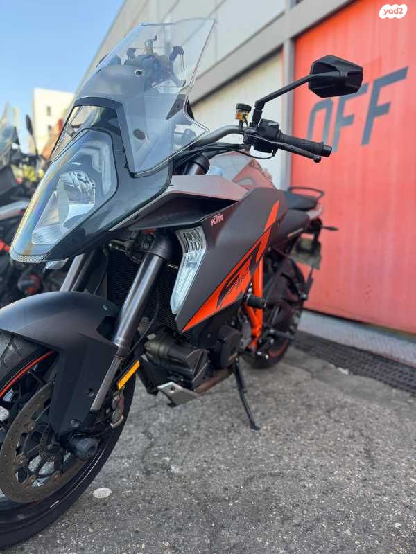 KTM Naked Super Duke 1290 GT