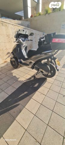 מודעת רכב פיאג'ו MP3 300