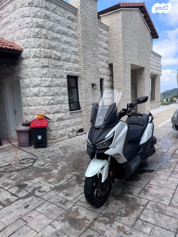 מודעת רכב סאן יאנג ג'וי-מקס Z-300