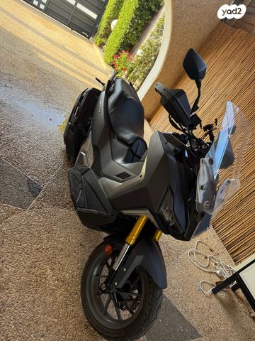 מודעת רכב סאן יאנג ADX400