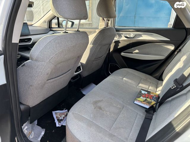 מודעת רכב ג׳ילי Geometry C